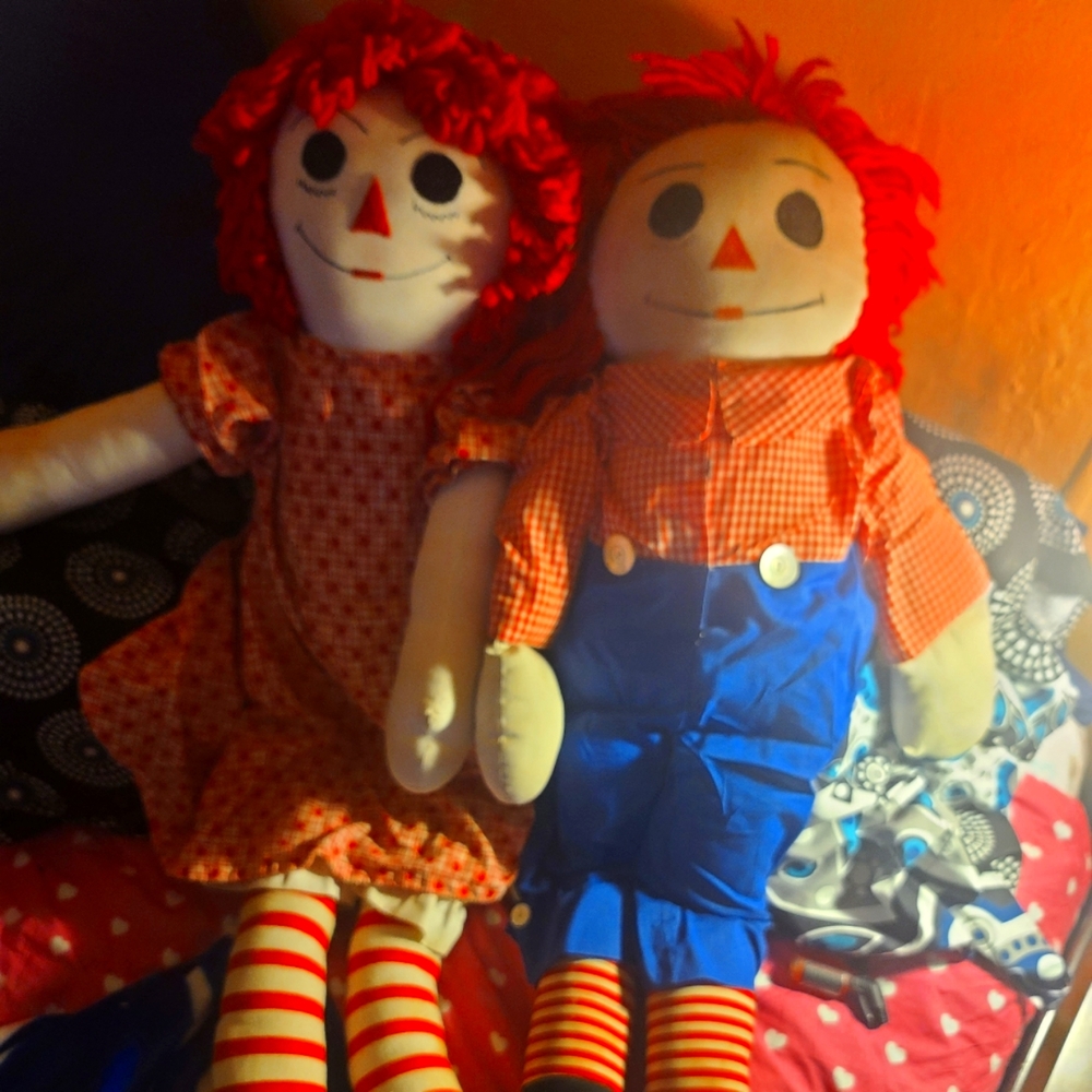 Raggedy Ann and Andy dolls